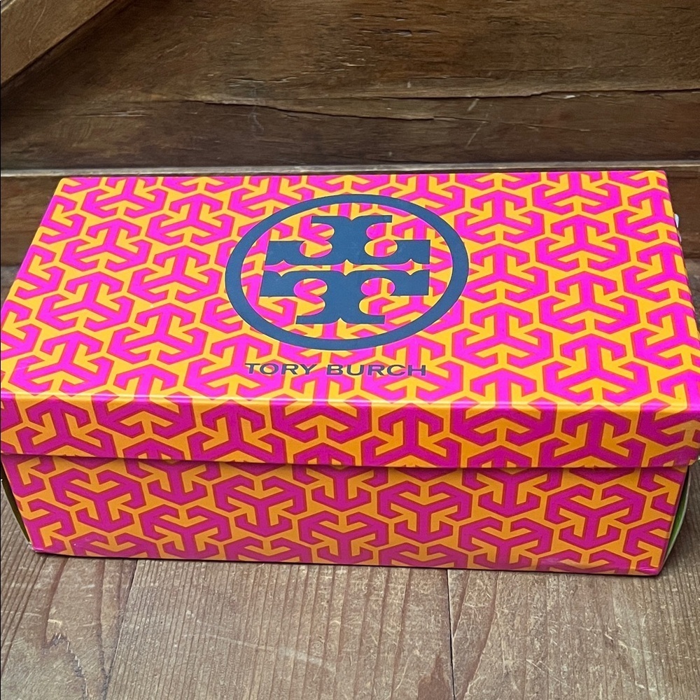 Tory Burch Tan and Black Quilted Bow Flats - Picture 2 of 10